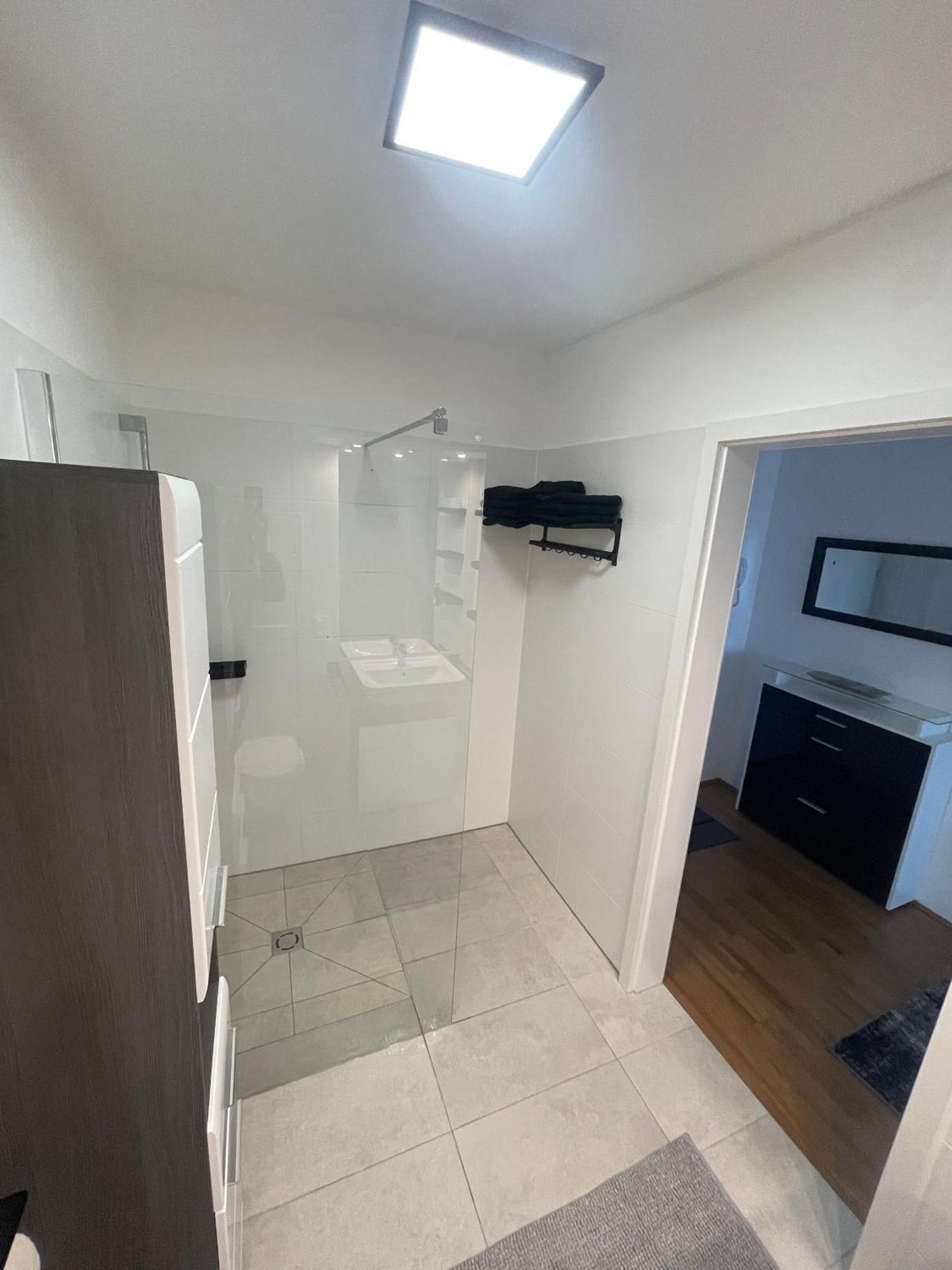 Luxusapartment Mit 40 Qm Terrasse, E-Parkplatz Und Parkplatz Graz Eksteriør bilde