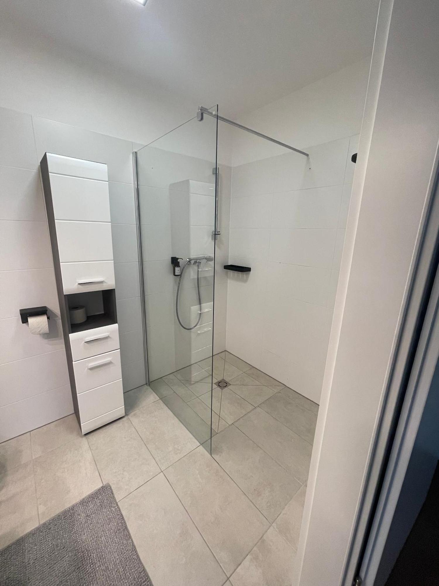 Luxusapartment Mit 40 Qm Terrasse, E-Parkplatz Und Parkplatz Graz Eksteriør bilde