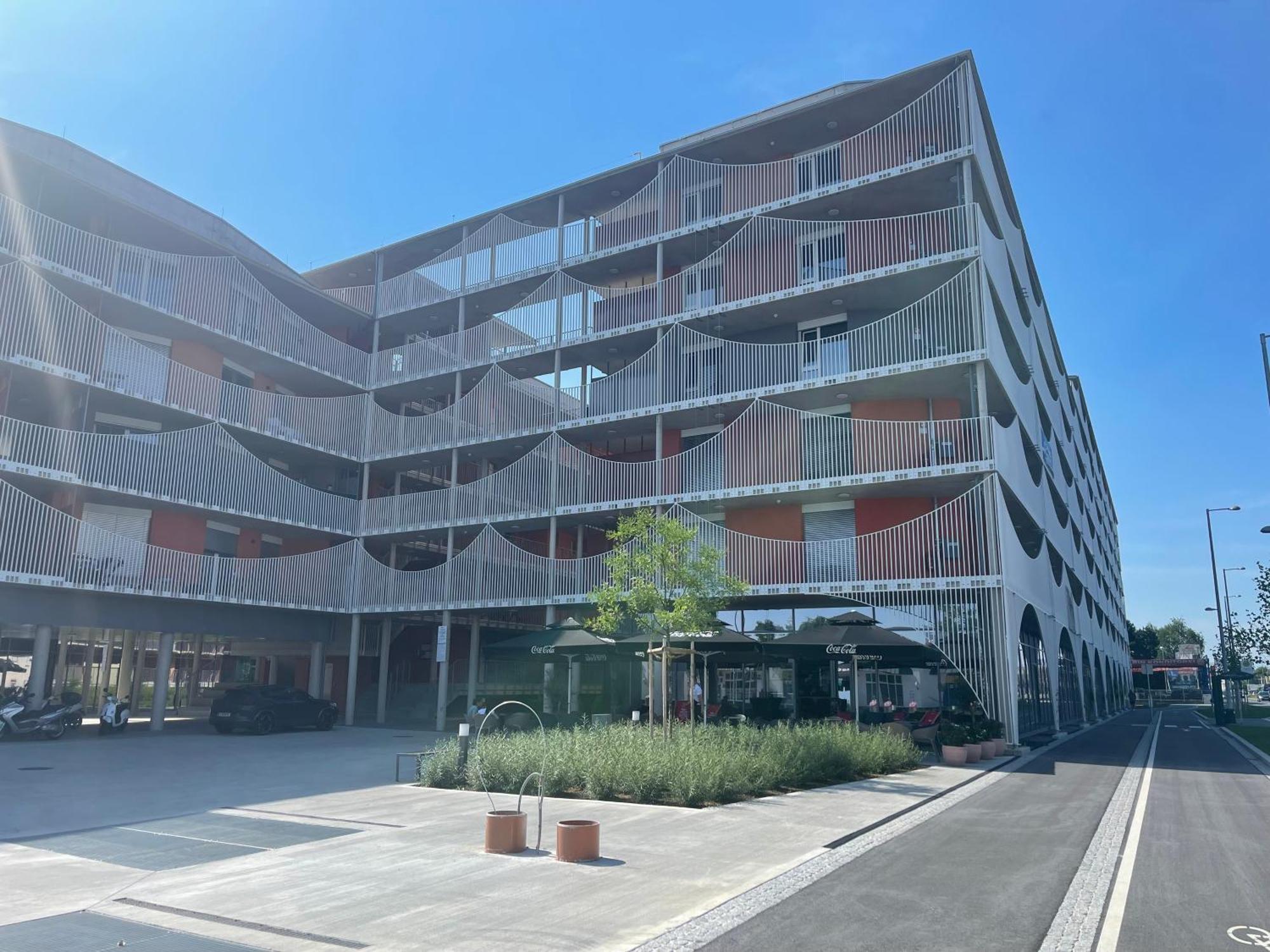 Luxusapartment Mit 40 Qm Terrasse, E-Parkplatz Und Parkplatz Graz Eksteriør bilde